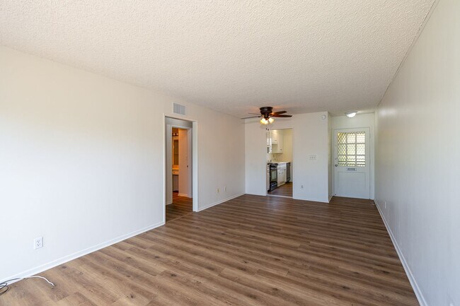 Building Photo - 173 W Elfin Green