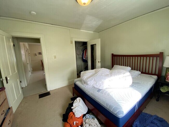 Building Photo - $1,400 | 2 Bedroom, 1 Bathroom Duplex | No Pets | Available for an August 12th, 2026 Move In!