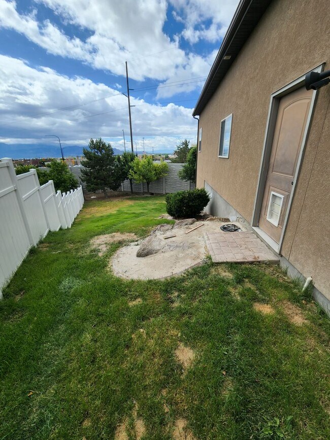 Building Photo - 11369 Hereford Ct