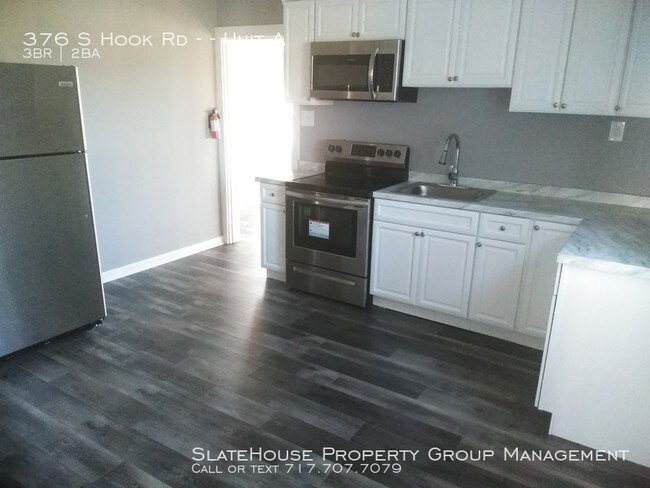 Building Photo - First Months Rent Free! Newly Renovated!