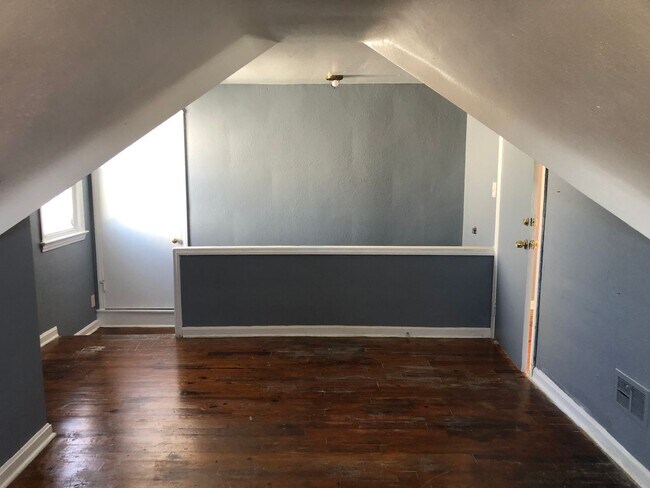 Building Photo - 3 BED 1 BATH IN BEAUTIFUL GARFIELD HEIGHTS!
