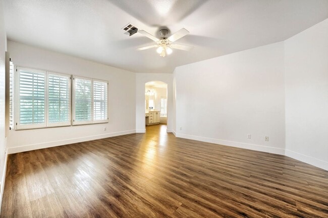Building Photo - 5 Bedroom Luxury Home In Peccole Ranch!