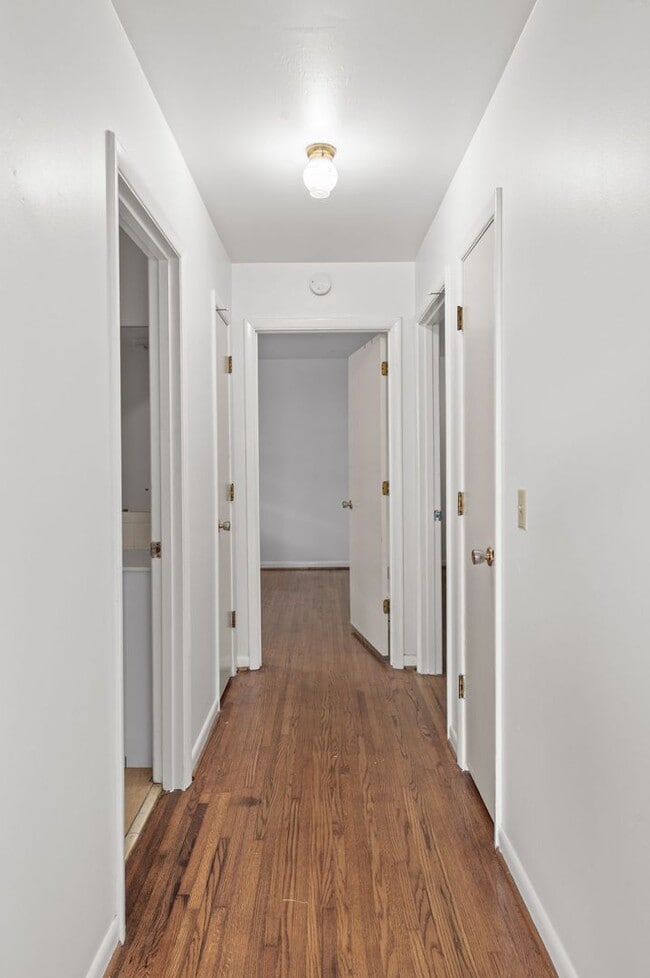 Building Photo - Amazing 2BR/1BA in the Heart of Hillsboro ...