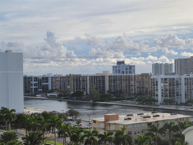 Building Photo - 2501 S Ocean Dr