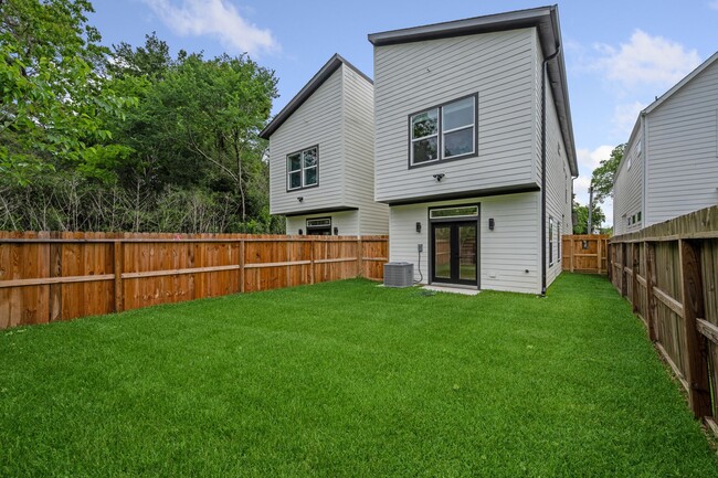 Building Photo - 8023 Easter St