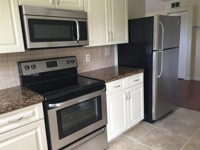 Building Photo - 10441 SW 156th Ct