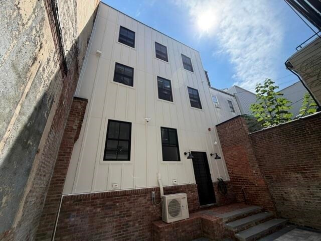 Building Photo - 406 Court St