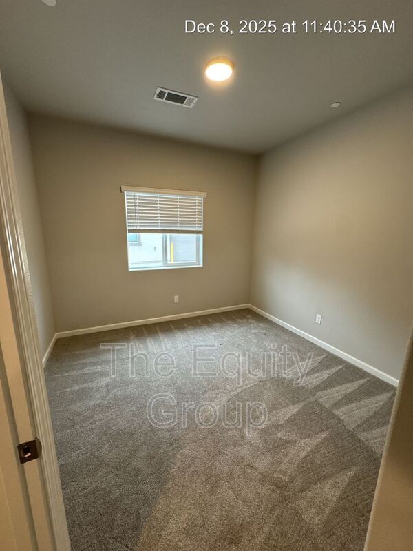 Building Photo - 514 S Summit St