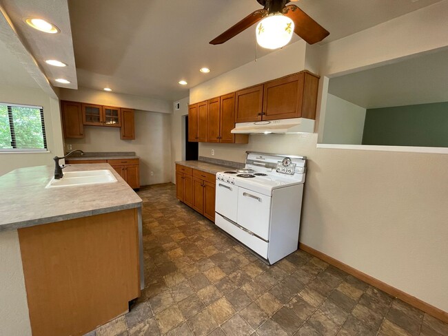 Building Photo - Charming & Unique Fair Oaks Home with Deta...
