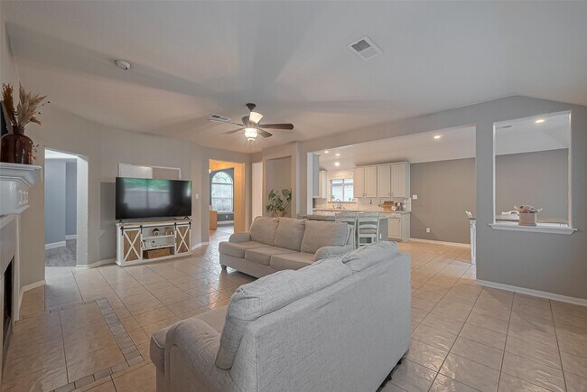 Building Photo - 119 Genesee Ridge Dr