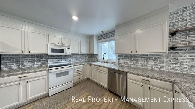 Building Photo - 6600 W 61st St