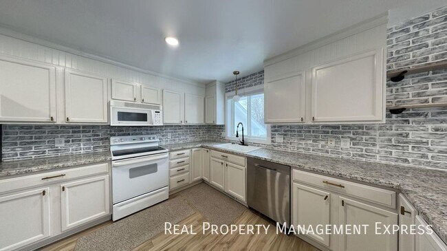 Building Photo - 6600 W 61st St