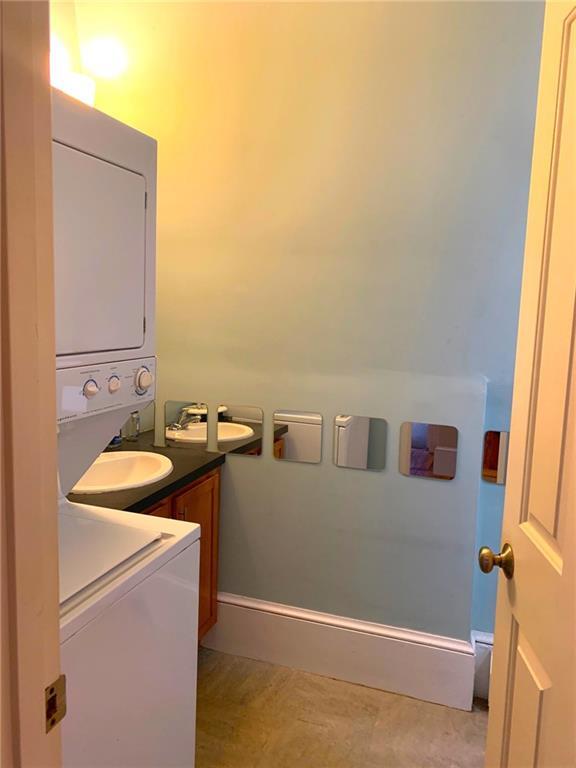 Building Photo - 52 Parkis Ave