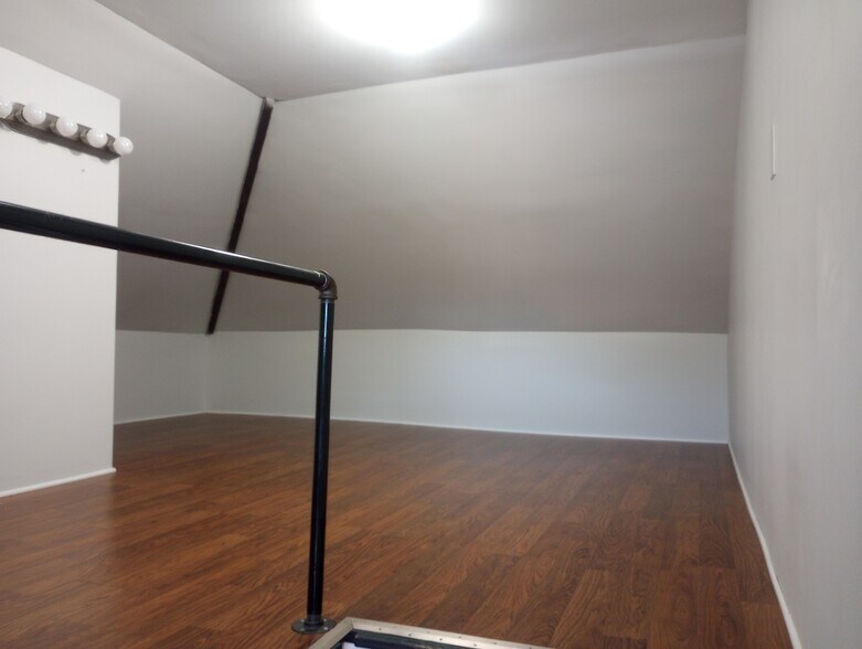 Building Photo - 92 Thorpe St