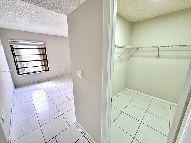Building Photo - 5900 SW 127th Ave
