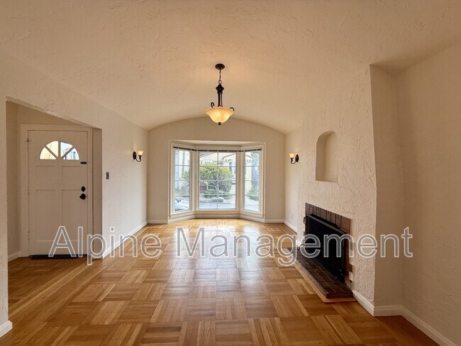 Building Photo - 658 Rockdale Dr