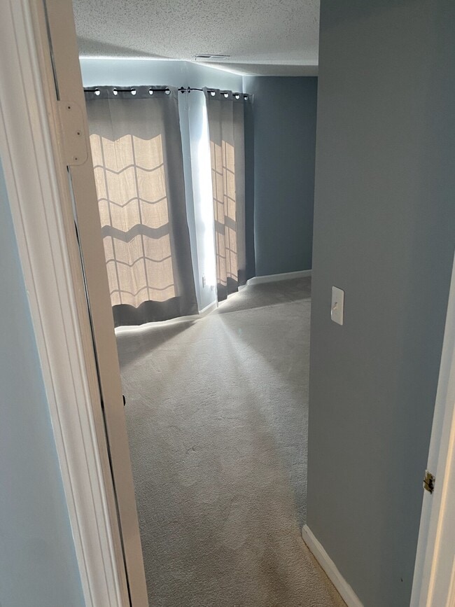 Building Photo - 423 Harbour Point