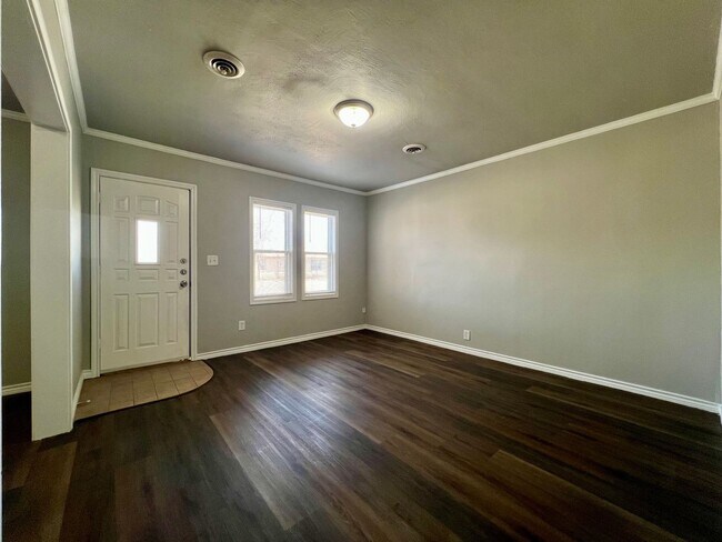 Building Photo - Charming 3 Bedroom Home in Slaton!