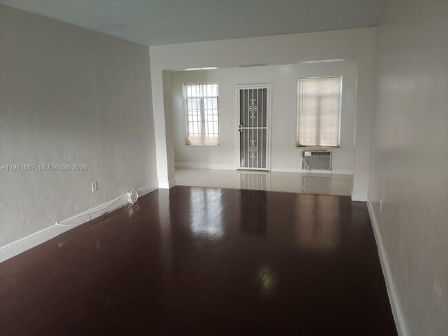 Building Photo - 1465 NE 149th St