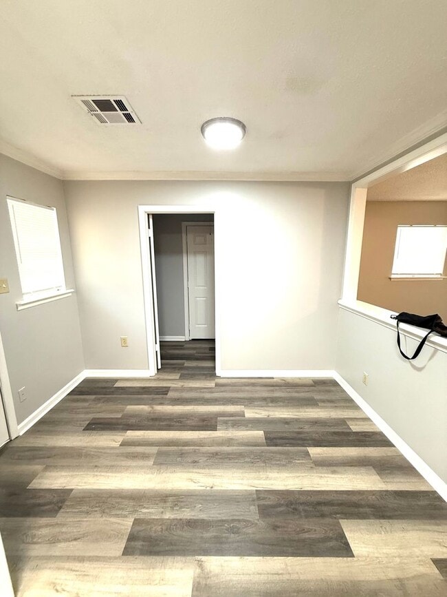 Building Photo - ** 3 bed 1 bath located in Chisolm ** Call...