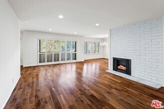 Building Photo - 853 Le Doux Rd