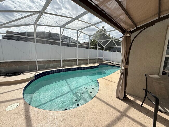 Building Photo - 8820 Tottenham Way