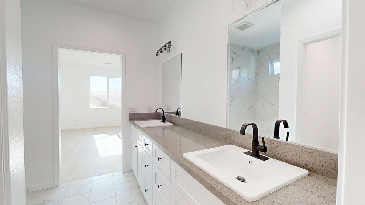 Building Photo - 9850 Mesquite Ave