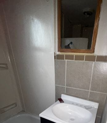 Building Photo - 5657 Roosevelt Pl