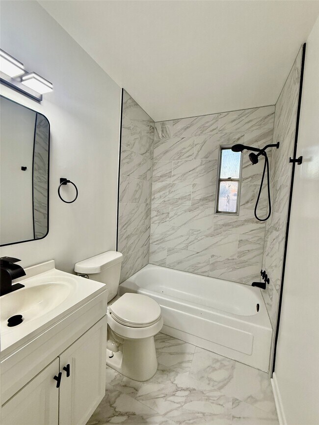 Building Photo - 6401 Skyline Dr