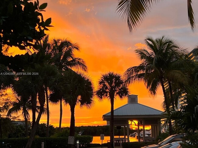 Building Photo - 16500 Collins Ave