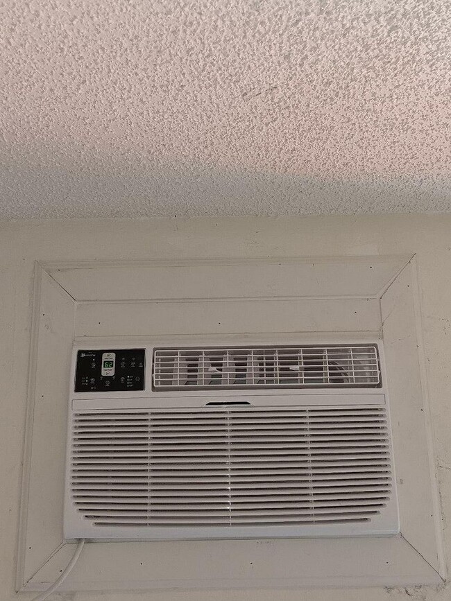 Building Photo - $500 off First Month Rent! Coming Soon! Cute and Cozy 2 bedroom 1 bathroom with HUGE Back yard!