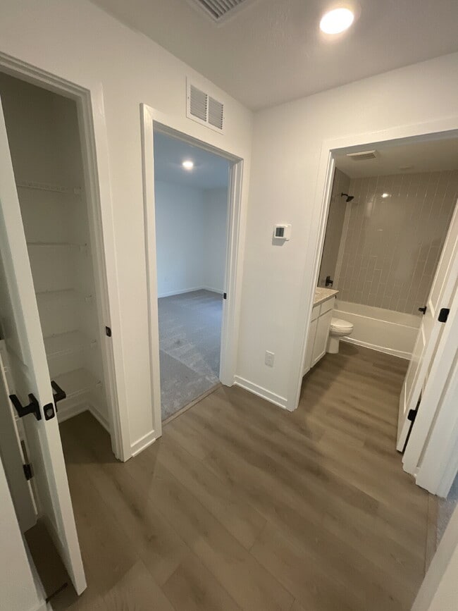 Building Photo - 1270 Ahoy Ave