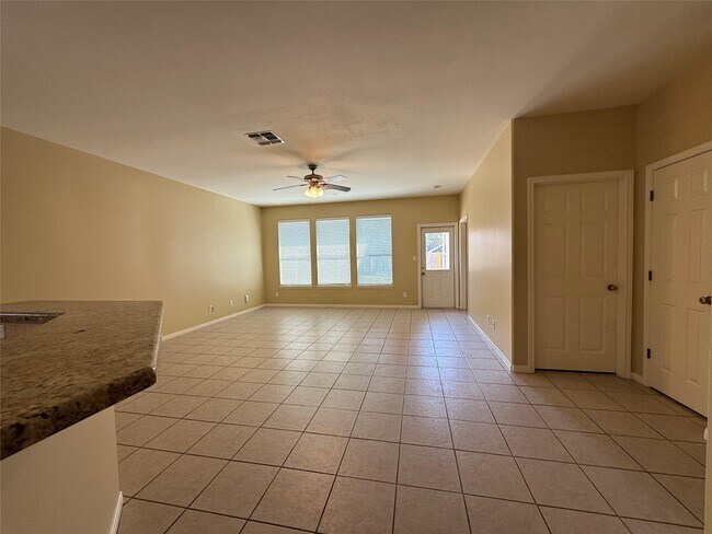 Building Photo - 211 Riata