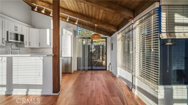 Building Photo - 2101 Glenneyre St