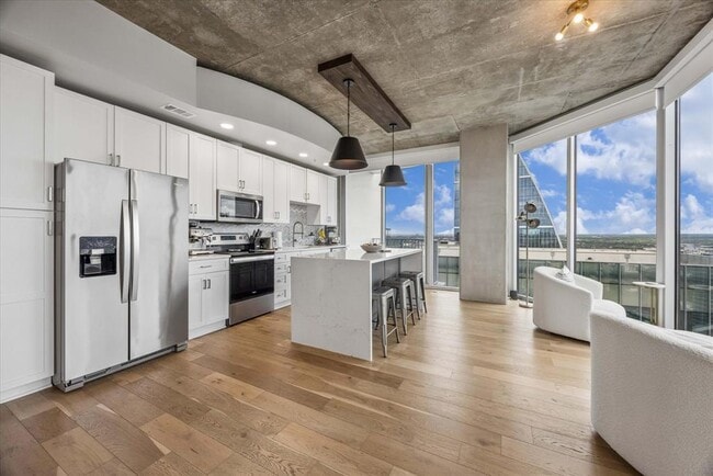 Building Photo - 360 Nueces St