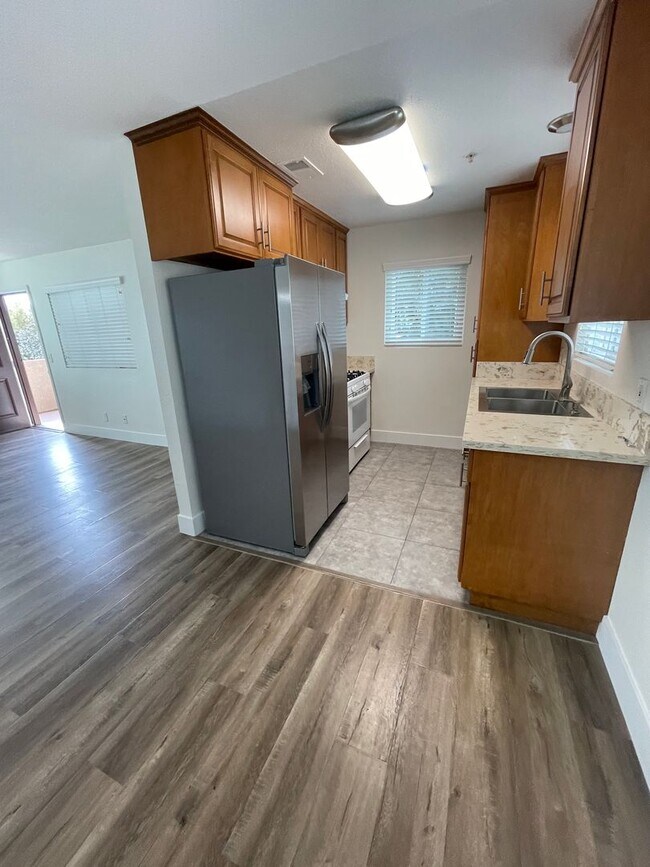 Building Photo - 924 S Cambridge St