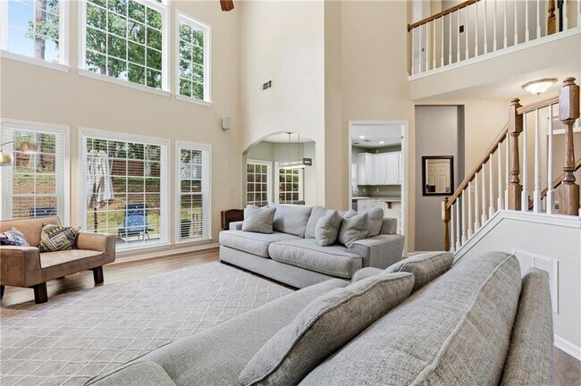 Building Photo - 374 Ivy Glen Cir