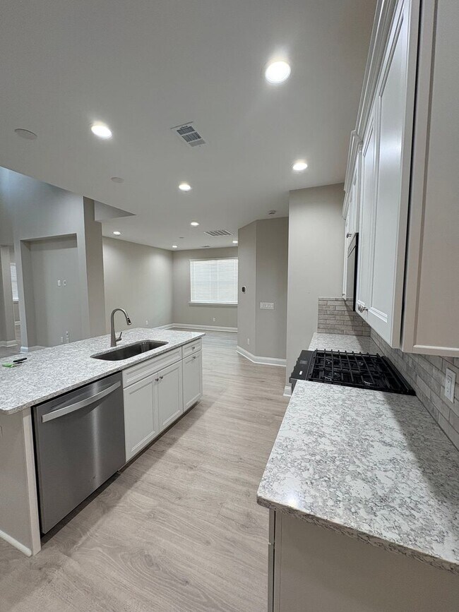 Building Photo - 61 Tropics Ave