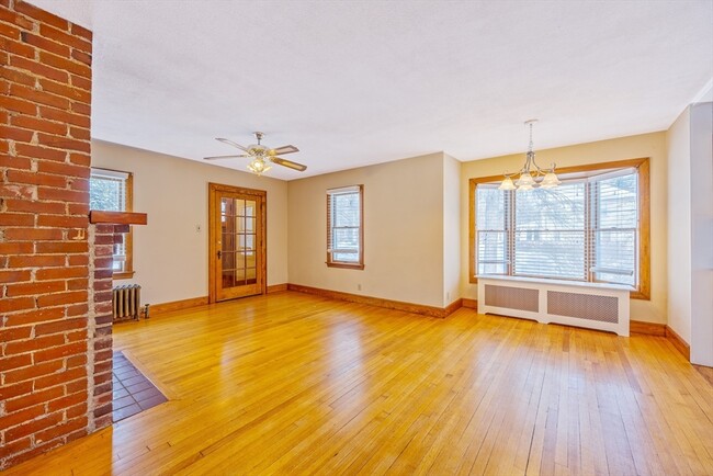 Building Photo - 27 Lathrop St