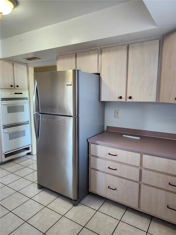 Building Photo - 2220 Birchcrest Blvd