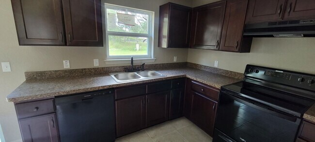 Building Photo - 3/2 Home No HOA Located In Ocala