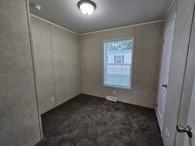 Building Photo - 57 Millstream Ct