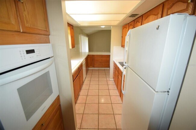 Building Photo - 1204 Honeytree Ln W