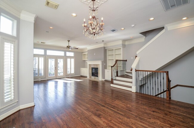 Building Photo - 625 Hartman St