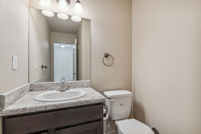 Building Photo - Adorable 3 bedroom. 2.5 bathTownhome in Columbia Falls