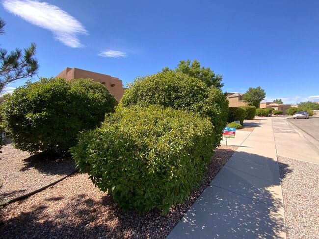 Building Photo - 3 Bedroom Single Story Home Available Near...