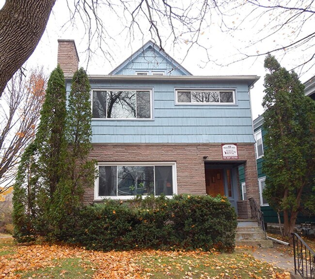 Building Photo - Bright Flat Includes Garage, Near Food Co-...
