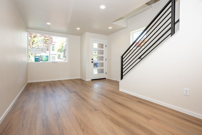 Building Photo - New Modern Ballard Townhouse | 3BR/2BA | Private Patio & Backyard