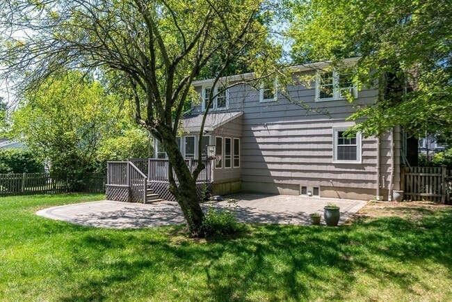 Building Photo - 15 Charles St