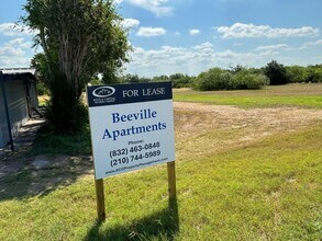 Building Photo - 1627 FM351